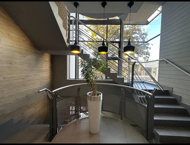 415M² BUILDING TO LET IN NEWLANDS